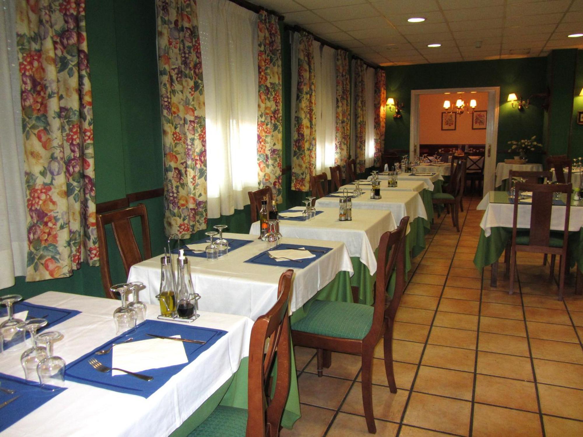 Hotel Villa De Utrillas Buitenkant foto