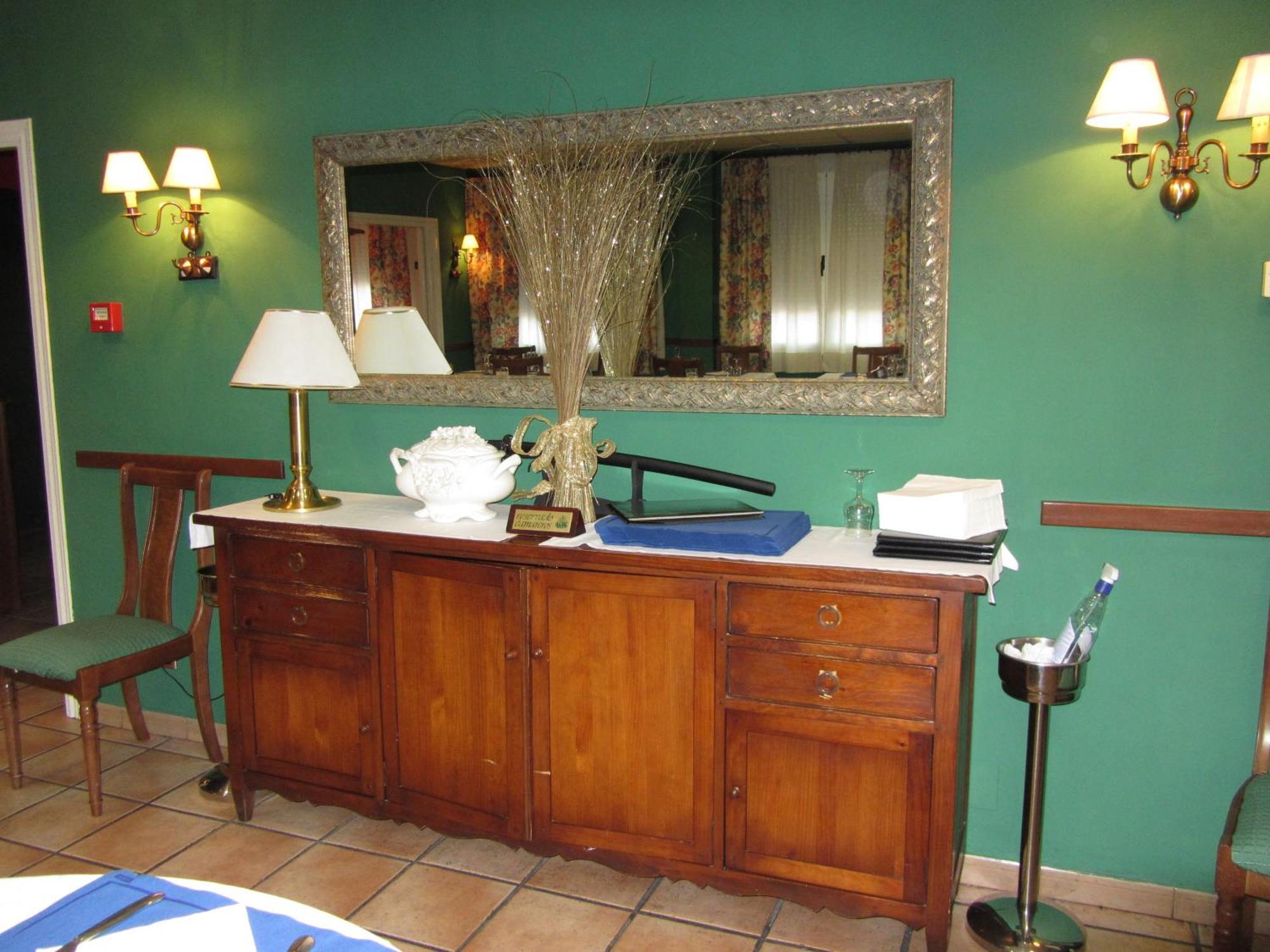 Hotel Villa De Utrillas Buitenkant foto